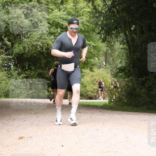 30.08.2026 - Elbe Triathlon Hamburg Antke Förster http://msf.ph/oto/10103521 30.08.2026 11:42:07 Laufen 710 meine-sportfotos.de