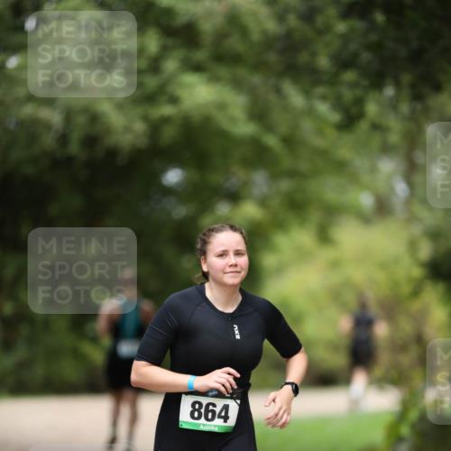 30.08.2026 - Elbe Triathlon Hamburg Antke Förster http://msf.ph/oto/10103542 30.08.2026 11:39:32 Laufen 864, 2 meine-sportfotos.de