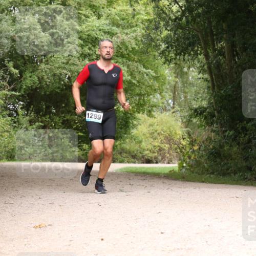 30.08.2026 - Elbe Triathlon Hamburg Antke Förster http://msf.ph/oto/10103579 30.08.2026 11:42:56 Laufen 1299 meine-sportfotos.de