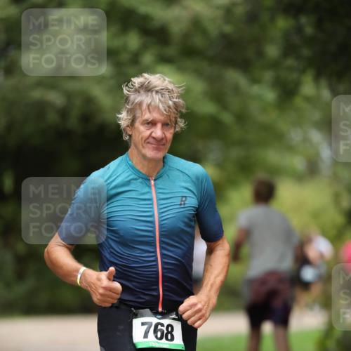 30.08.2026 - Elbe Triathlon Hamburg Antke Förster http://msf.ph/oto/10103582 30.08.2026 11:40:04 Laufen 768 meine-sportfotos.de