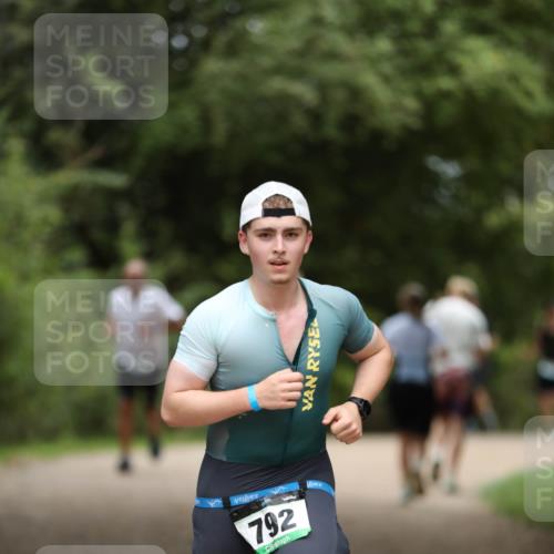 30.08.2026 - Elbe Triathlon Hamburg Antke Förster http://msf.ph/oto/10103596 30.08.2026 11:40:11 Laufen 792 meine-sportfotos.de