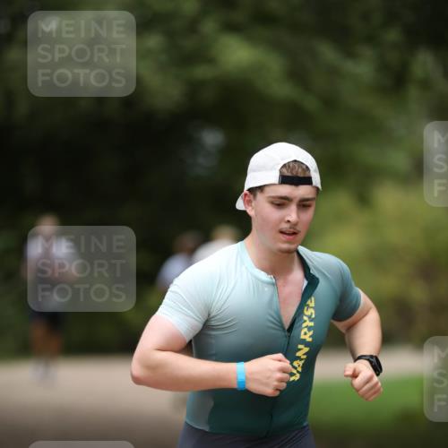 30.08.2026 - Elbe Triathlon Hamburg Antke Förster http://msf.ph/oto/10103598 30.08.2026 11:40:12 Laufen 792 meine-sportfotos.de