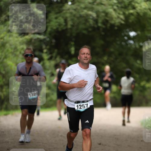 30.08.2026 - Elbe Triathlon Hamburg Antke Förster http://msf.ph/oto/10103602 30.08.2026 11:40:17 Laufen 1325, 1257 meine-sportfotos.de