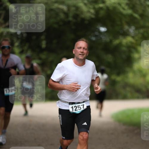 30.08.2026 - Elbe Triathlon Hamburg Antke Förster http://msf.ph/oto/10103604 30.08.2026 11:40:17 Laufen 1257 meine-sportfotos.de