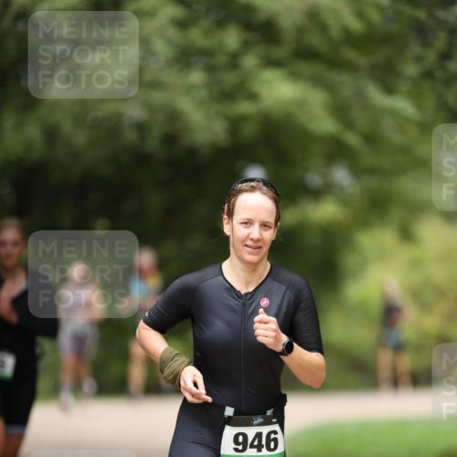 30.08.2026 - Elbe Triathlon Hamburg Antke Förster http://msf.ph/oto/10103626 30.08.2026 11:40:26 Laufen 946 meine-sportfotos.de
