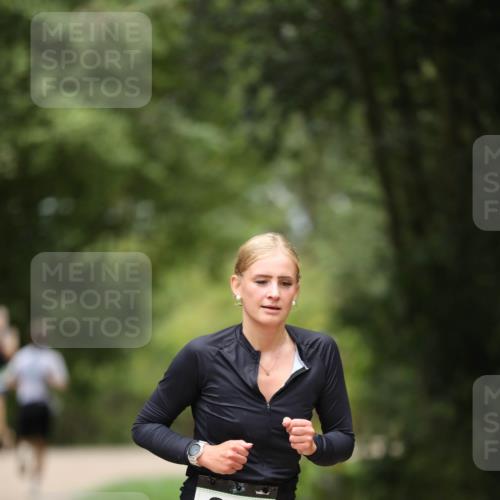 30.08.2026 - Elbe Triathlon Hamburg Antke Förster http://msf.ph/oto/10103632 30.08.2026 11:40:29 Laufen 805 meine-sportfotos.de