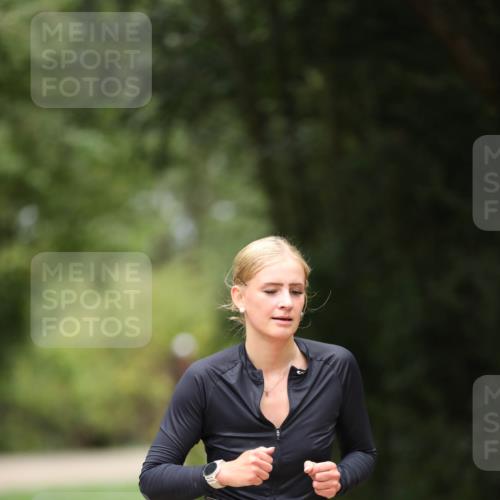 30.08.2026 - Elbe Triathlon Hamburg Antke Förster http://msf.ph/oto/10103634 30.08.2026 11:40:29 Laufen 805 meine-sportfotos.de