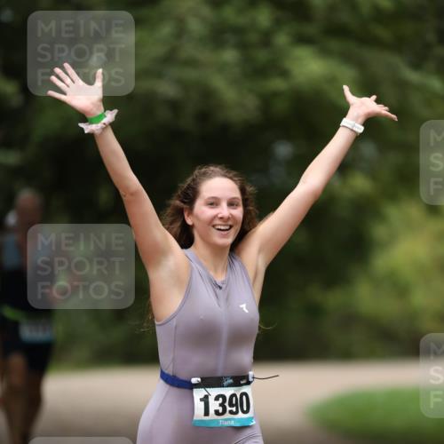 30.08.2026 - Elbe Triathlon Hamburg Antke Förster http://msf.ph/oto/10103646 30.08.2026 11:40:38 Laufen 1390 meine-sportfotos.de