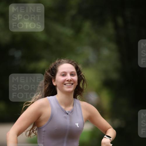 30.08.2026 - Elbe Triathlon Hamburg Antke Förster http://msf.ph/oto/10103650 30.08.2026 11:40:38 Laufen 1390 meine-sportfotos.de
