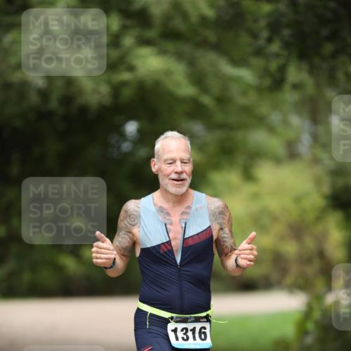 30.08.2026 - Elbe Triathlon Hamburg Antke Förster http://msf.ph/oto/10103656 30.08.2026 11:40:41 Laufen 1316 meine-sportfotos.de