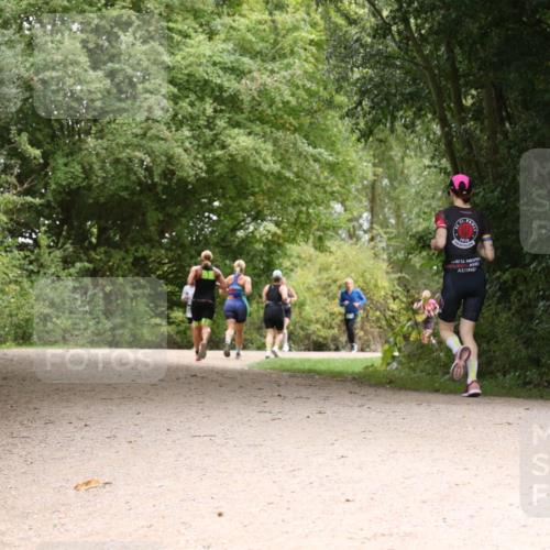 30.08.2026 - Elbe Triathlon Hamburg Antke Förster http://msf.ph/oto/10103659 30.08.2026 11:44:26 Laufen 910, 894 meine-sportfotos.de