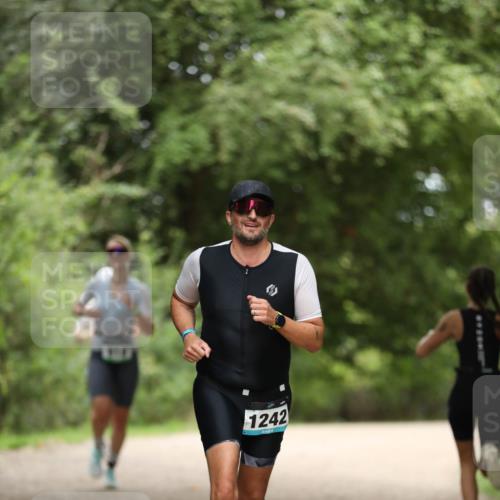 30.08.2026 - Elbe Triathlon Hamburg Antke Förster http://msf.ph/oto/10103664 30.08.2026 11:40:48 Laufen 1242 meine-sportfotos.de