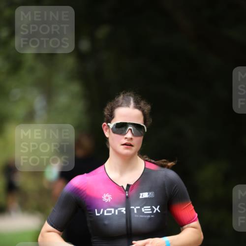 30.08.2026 - Elbe Triathlon Hamburg Antke Förster http://msf.ph/oto/10103702 30.08.2026 11:41:07 Laufen 3, 801, 816 meine-sportfotos.de