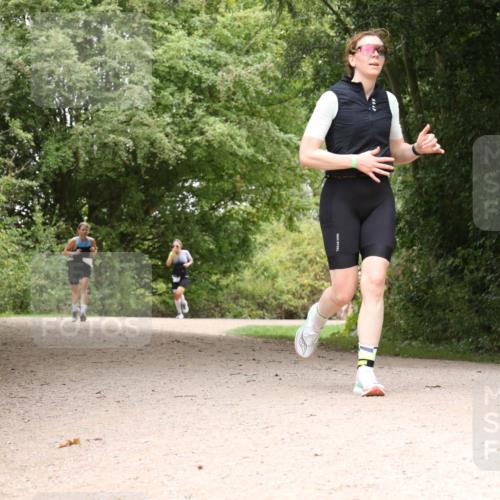 30.08.2026 - Elbe Triathlon Hamburg Antke Förster http://msf.ph/oto/10103715 30.08.2026 11:45:08 Laufen  meine-sportfotos.de
