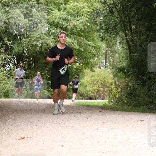30.08.2026 - Elbe Triathlon Hamburg Antke Förster http://msf.ph/oto/10103747 30.08.2026 11:45:39 Laufen 421, 793 meine-sportfotos.de