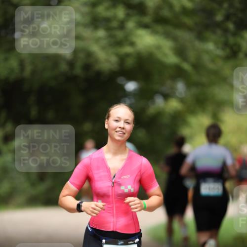 30.08.2026 - Elbe Triathlon Hamburg Antke Förster http://msf.ph/oto/10103760 30.08.2026 11:41:36 Laufen 1434 meine-sportfotos.de