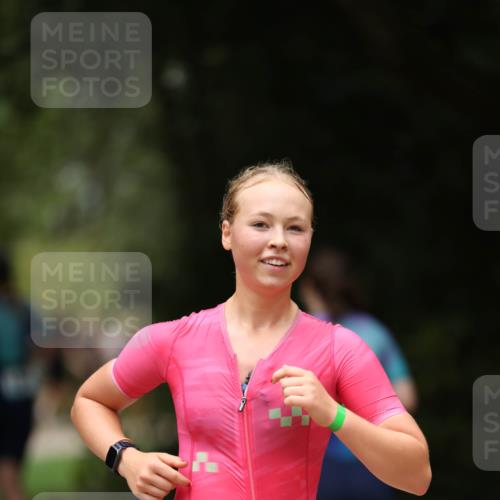 30.08.2026 - Elbe Triathlon Hamburg Antke Förster http://msf.ph/oto/10103764 30.08.2026 11:41:37 Laufen 1434 meine-sportfotos.de