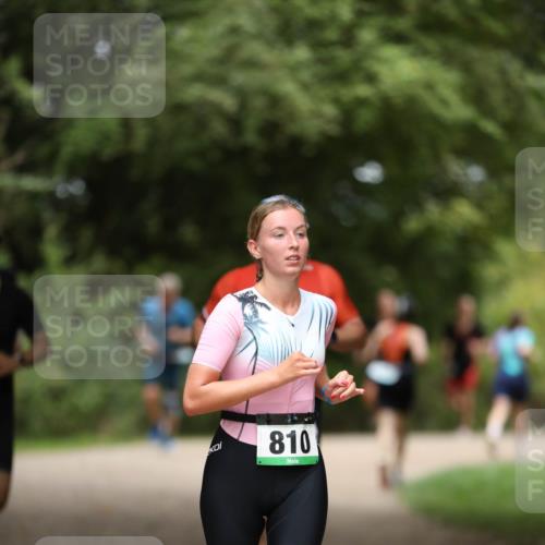 30.08.2026 - Elbe Triathlon Hamburg Antke Förster http://msf.ph/oto/10103778 30.08.2026 11:41:50 Laufen 810 meine-sportfotos.de