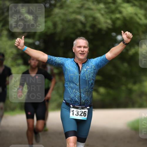 30.08.2026 - Elbe Triathlon Hamburg Antke Förster http://msf.ph/oto/10103806 30.08.2026 11:42:01 Laufen 1326 meine-sportfotos.de