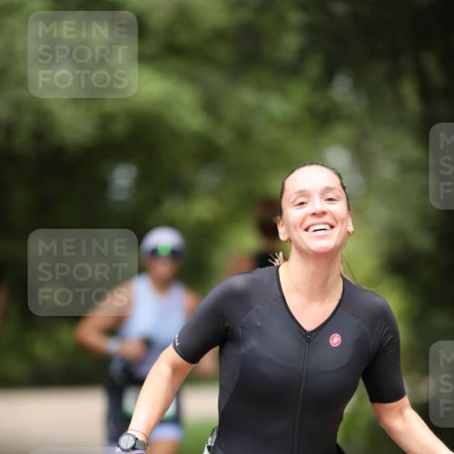 30.08.2026 - Elbe Triathlon Hamburg Antke Förster http://msf.ph/oto/10103818 30.08.2026 11:42:04 Laufen  meine-sportfotos.de