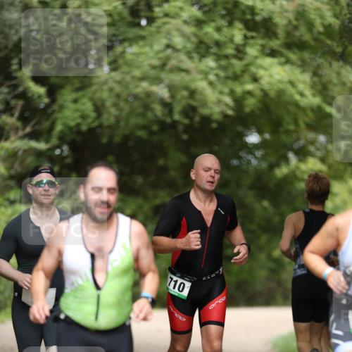 30.08.2026 - Elbe Triathlon Hamburg Antke Förster http://msf.ph/oto/10103820 30.08.2026 11:42:05 Laufen 710 meine-sportfotos.de
