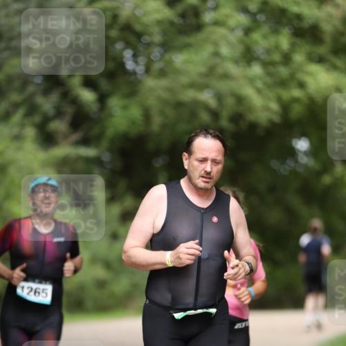 30.08.2026 - Elbe Triathlon Hamburg Antke Förster http://msf.ph/oto/10103854 30.08.2026 11:42:31 Laufen 1265 meine-sportfotos.de