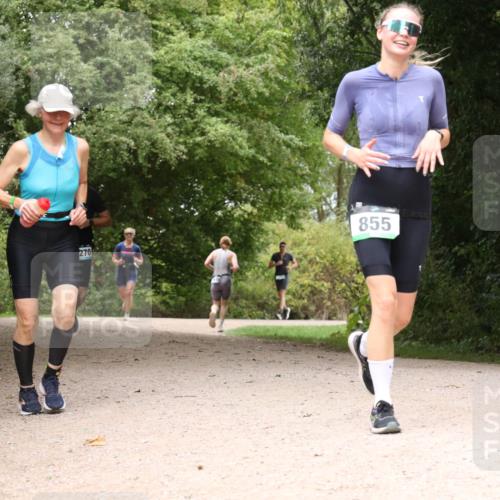 30.08.2026 - Elbe Triathlon Hamburg Antke Förster http://msf.ph/oto/10103891 30.08.2026 11:47:49 Laufen 270, 855 meine-sportfotos.de