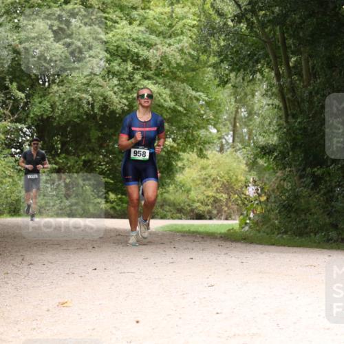 30.08.2026 - Elbe Triathlon Hamburg Antke Förster http://msf.ph/oto/10103907 30.08.2026 11:47:57 Laufen 1274, 958 meine-sportfotos.de