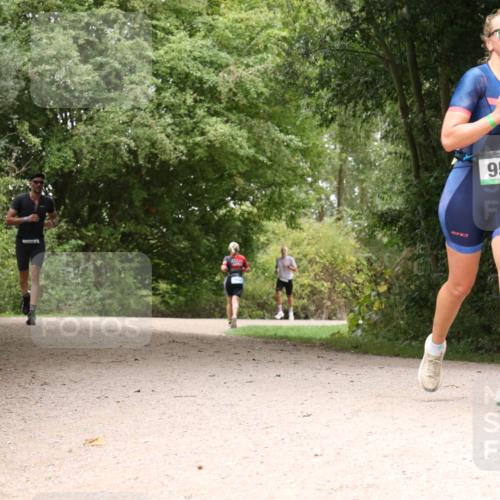 30.08.2026 - Elbe Triathlon Hamburg Antke Förster http://msf.ph/oto/10103913 30.08.2026 11:48:00 Laufen 958 meine-sportfotos.de