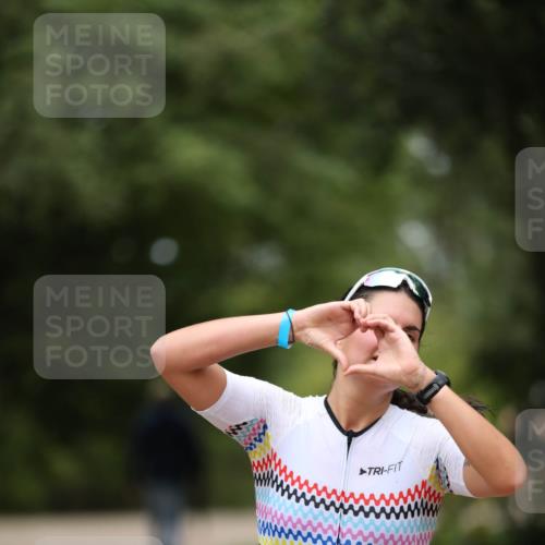 30.08.2026 - Elbe Triathlon Hamburg Antke Förster http://msf.ph/oto/10103922 30.08.2026 11:43:24 Laufen 873 meine-sportfotos.de
