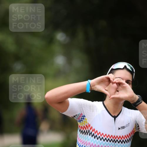 30.08.2026 - Elbe Triathlon Hamburg Antke Förster http://msf.ph/oto/10103924 30.08.2026 11:43:25 Laufen 873, 32 meine-sportfotos.de