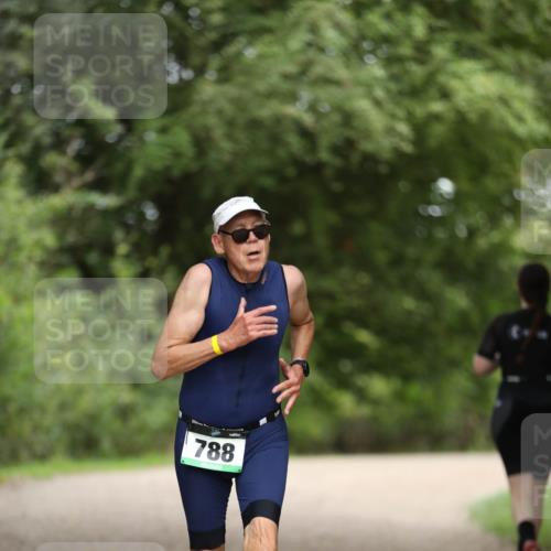 30.08.2026 - Elbe Triathlon Hamburg Antke Förster http://msf.ph/oto/10103934 30.08.2026 11:43:46 Laufen 788 meine-sportfotos.de