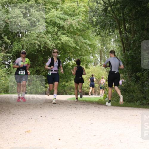 30.08.2026 - Elbe Triathlon Hamburg Antke Förster http://msf.ph/oto/10103949 30.08.2026 11:48:33 Laufen 944 meine-sportfotos.de