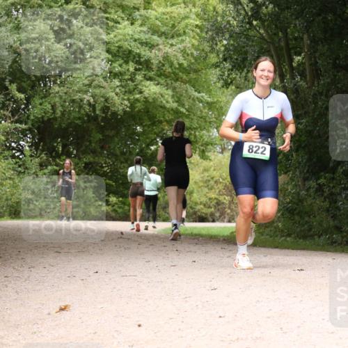 30.08.2026 - Elbe Triathlon Hamburg Antke Förster http://msf.ph/oto/10103975 30.08.2026 11:48:52 Laufen 822 meine-sportfotos.de