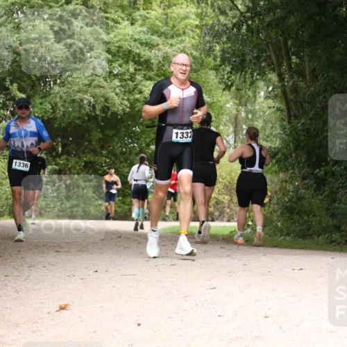 30.08.2026 - Elbe Triathlon Hamburg Antke Förster http://msf.ph/oto/10103997 30.08.2026 11:49:16 Laufen 1336, 1332 meine-sportfotos.de