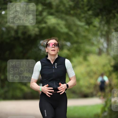 30.08.2026 - Elbe Triathlon Hamburg Antke Förster http://msf.ph/oto/10104020 30.08.2026 11:45:09 Laufen  meine-sportfotos.de