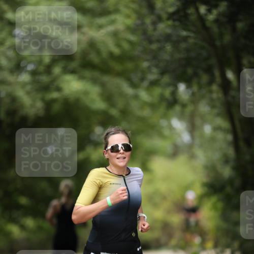 30.08.2026 - Elbe Triathlon Hamburg Antke Förster http://msf.ph/oto/10104032 30.08.2026 11:45:21 Laufen 927 meine-sportfotos.de