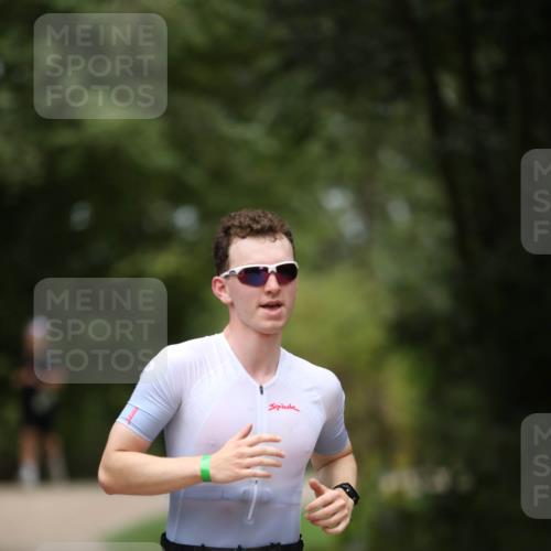 30.08.2026 - Elbe Triathlon Hamburg Antke Förster http://msf.ph/oto/10104044 30.08.2026 11:45:27 Laufen 1383 meine-sportfotos.de