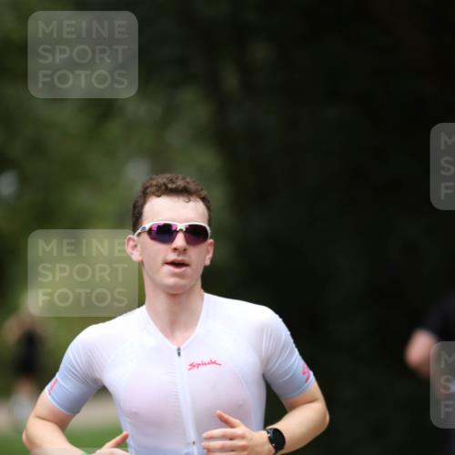 30.08.2026 - Elbe Triathlon Hamburg Antke Förster http://msf.ph/oto/10104046 30.08.2026 11:45:27 Laufen 1383 meine-sportfotos.de