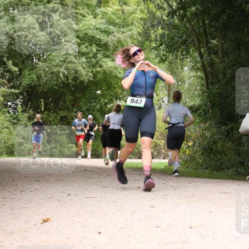 30.08.2026 - Elbe Triathlon Hamburg Antke Förster http://msf.ph/oto/10104059 30.08.2026 11:49:55 Laufen 943, 10 meine-sportfotos.de