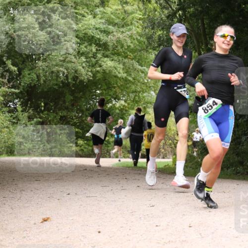 30.08.2026 - Elbe Triathlon Hamburg Antke Förster http://msf.ph/oto/10104081 30.08.2026 11:50:04 Laufen 854, 455 meine-sportfotos.de