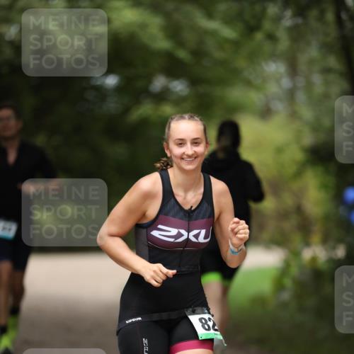 30.08.2026 - Elbe Triathlon Hamburg Antke Förster http://msf.ph/oto/10104100 30.08.2026 11:46:39 Laufen 82 meine-sportfotos.de