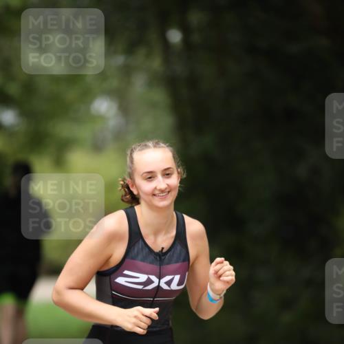 30.08.2026 - Elbe Triathlon Hamburg Antke Förster http://msf.ph/oto/10104102 30.08.2026 11:46:40 Laufen 2 meine-sportfotos.de