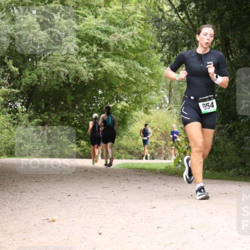 30.08.2026 - Elbe Triathlon Hamburg Antke Förster http://msf.ph/oto/10104103 30.08.2026 11:50:32 Laufen 954 meine-sportfotos.de