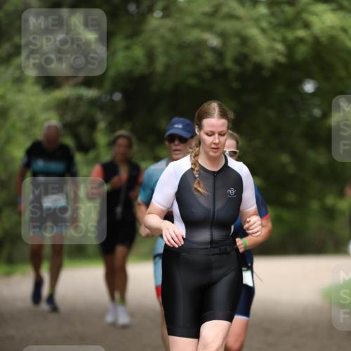 30.08.2026 - Elbe Triathlon Hamburg Antke Förster http://msf.ph/oto/10104136 30.08.2026 11:47:10 Laufen  meine-sportfotos.de