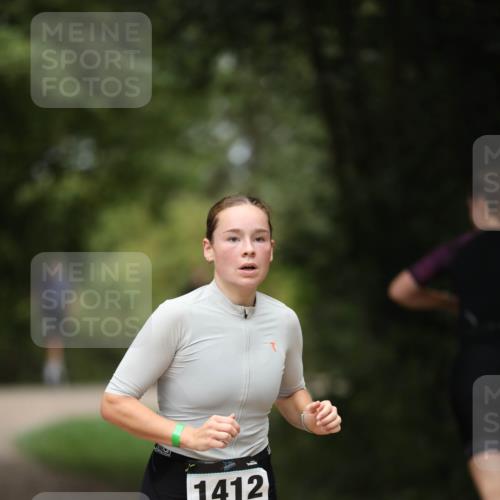 30.08.2026 - Elbe Triathlon Hamburg Antke Förster http://msf.ph/oto/10104168 30.08.2026 11:47:34 Laufen 1412 meine-sportfotos.de