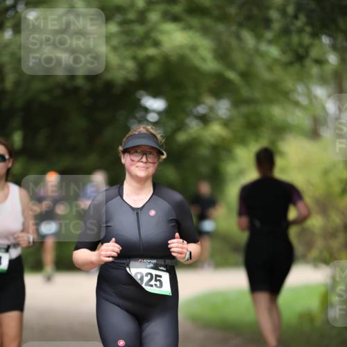 30.08.2026 - Elbe Triathlon Hamburg Antke Förster http://msf.ph/oto/10104172 30.08.2026 11:47:37 Laufen 925 meine-sportfotos.de