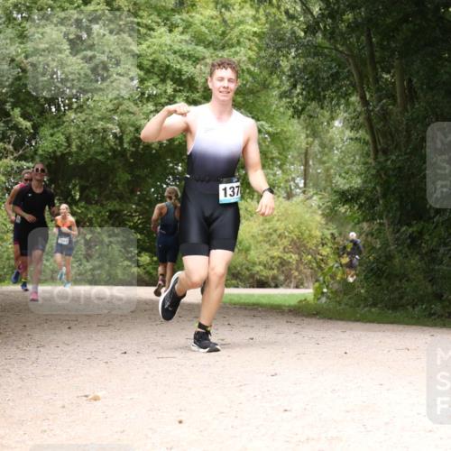 30.08.2026 - Elbe Triathlon Hamburg Antke Förster http://msf.ph/oto/10104183 30.08.2026 11:52:10 Laufen 137 meine-sportfotos.de