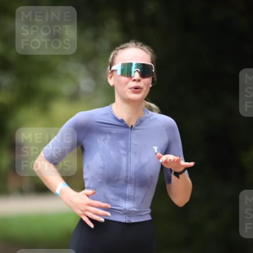 30.08.2026 - Elbe Triathlon Hamburg Antke Förster http://msf.ph/oto/10104200 30.08.2026 11:47:50 Laufen 855 meine-sportfotos.de