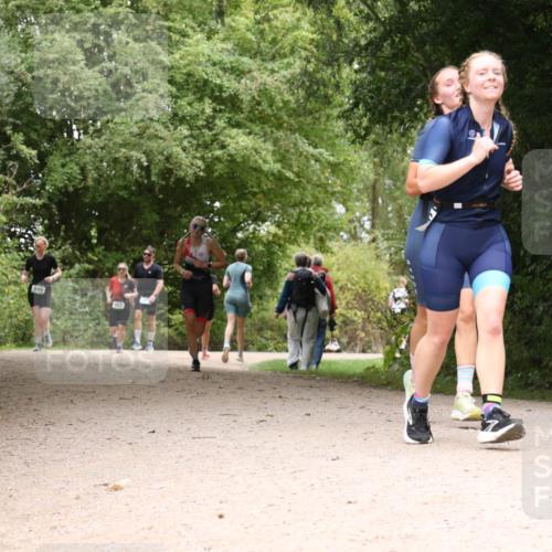 30.08.2026 - Elbe Triathlon Hamburg Antke Förster http://msf.ph/oto/10104269 30.08.2026 11:53:12 Laufen 849, 157 meine-sportfotos.de